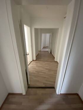 IMG-20250708-WA0011.jpg - *NEU* RENOVIERTE 3 Zimmer Wohnung im EG in Adolfstraße