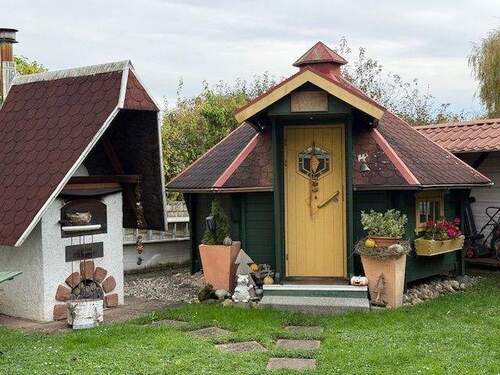 Gartenhaus mit Grillstelle - 