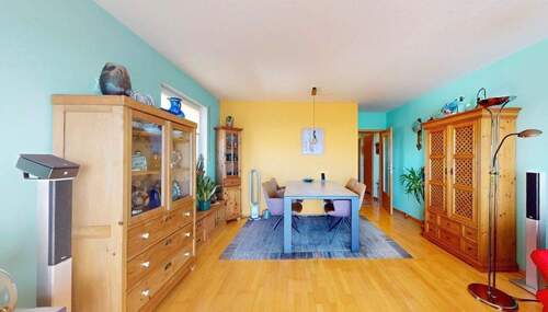 Wohnzimmer mit Essbereich - 3 Zimmer Etagenwohnung in Poing