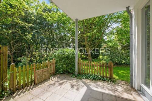 Terrasse mit Blick in den rückwärtigen Garten - 3 Zimmer Etagenwohnung in Ahrensburg