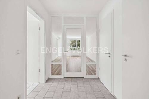 Durchgang vom Flur ins Wohnzimmer/Zimmer 1 - 