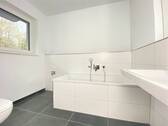 Tageslicht Bad mit Wanne - 
