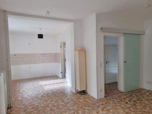 Sicht-Wohnzimmer zur Kellertür - 