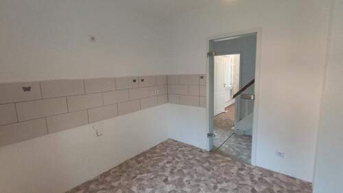 Sicht-Küche zum Flur und Bad - 