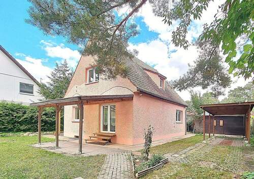 Sicht vom Gartentor - 4 Zimmer Einfamilienhaus zum Kaufen in Berlin