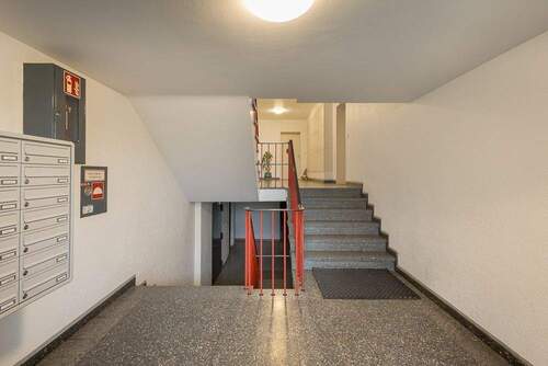 Eingangshalle - 1 Zimmer Etagenwohnung zum Kaufen in Neuss