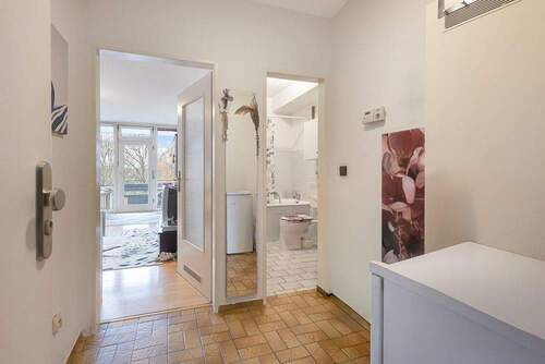 Flur - Etagenwohnung mit 44,00 m&sup2; in Neuss zum Kaufen