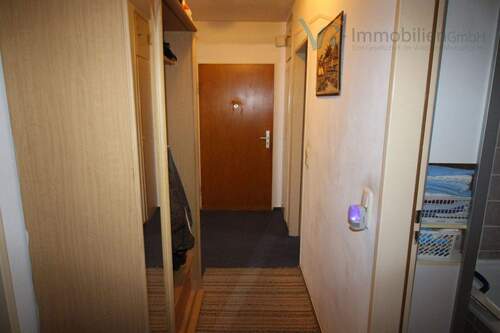 Flur - 3 Zimmer Etagenwohnung zum Kaufen in Bischofsheim