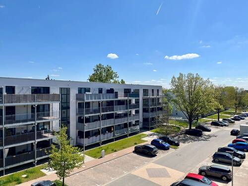 Außenansicht - 3-Zimmer-Wohnung mit Einbauküche und Balkon!