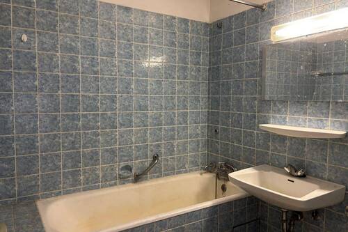 Bad - Badewanne und Waschbecken - 