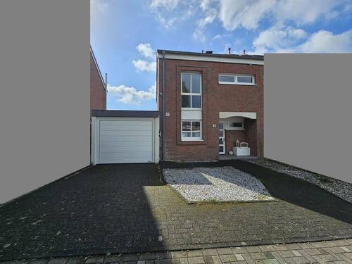 Haus Frontansicht - Modernisiertes Endreihenhaus in Langenfeld mit viel Platz