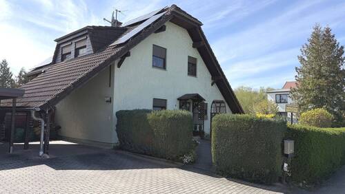 Carport und Stellplatz - 