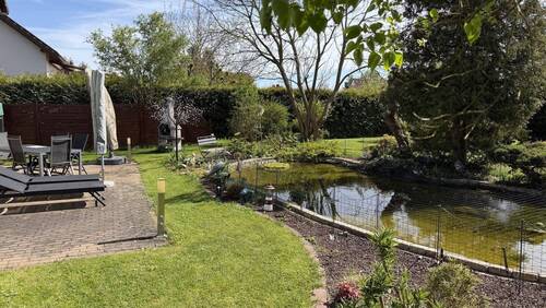 Terrasse und Teich - 