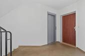 Wohnungseingang & Aufzug - 