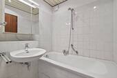 Badezimmer - 2 Zimmer Etagenwohnung in Karlsruhe