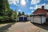Garage und Stellplatz - 