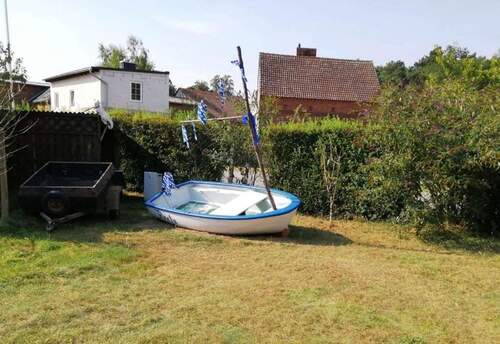 vordere Ansicht vom Grundstück - 