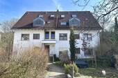Hausansicht - Freie 3-Zi.-EG-Whg. mit Blick ins Grüne, Balkon, EBK, Parkett, Bj. ca. 1996, TG-Stellplatz