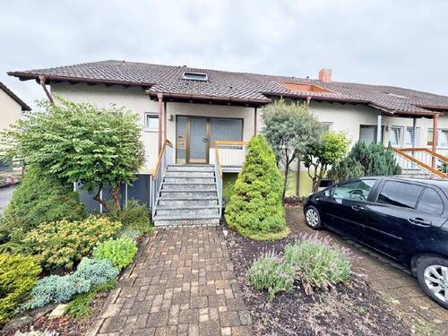 Hausansicht 1 - IN 2-FAM.HAUS: 3 12 -ZI. DG ETW - MIT GARTEN+WERKSTATTHOBBY