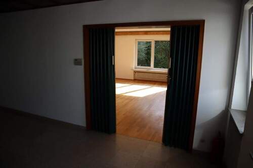 Blick ins Wohnzimmer - 