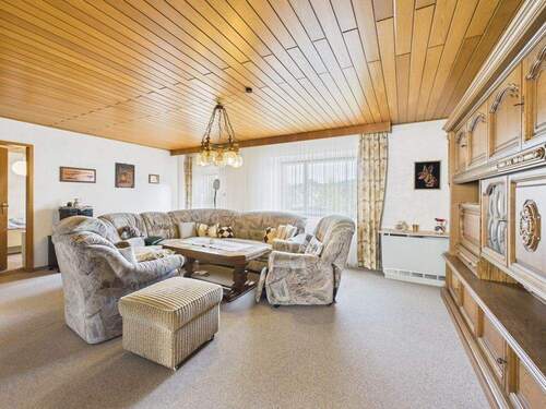 Wohnen EG - 9 Zimmer Mehrfamilienhaus, Wohnhaus in Quierschied