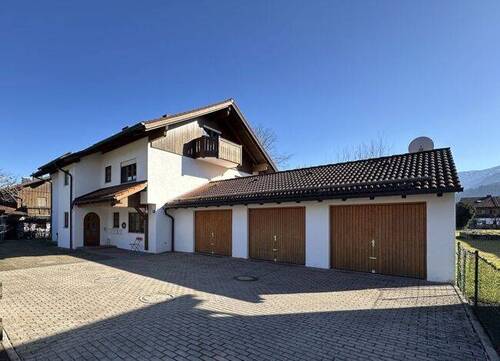  Gepflegtes 4 Parteienhaus - 