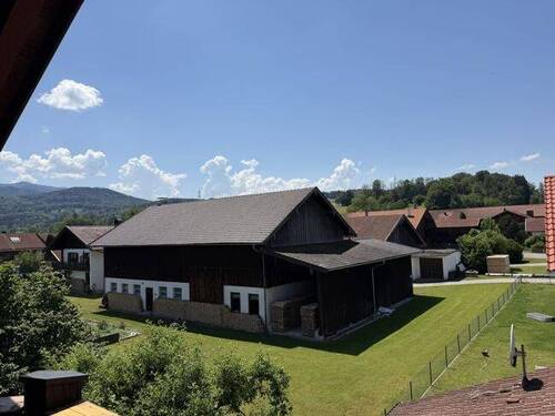 Bild 1 - Großweil - Ruhig gelegene und frisch renovierte Dachgeschosswohnung