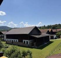 Großweil - Ruhig gelegene und frisch renovierte Dachgeschosswohnung