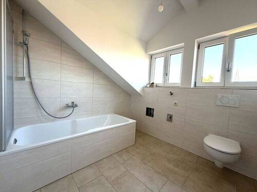  Bad mit Wanne ... - 