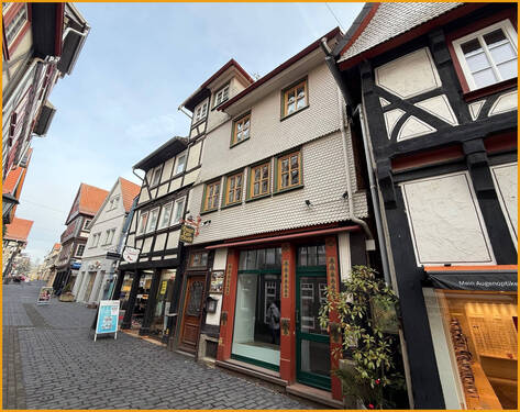 Straßenansicht - 5 Zimmer Mehrfamilienhaus, Wohnhaus zum Kaufen in Alsfeld