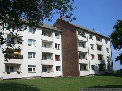 Außenansicht - Frisch renoviert! 3-Zimmer-Whg. mit Balkon und EBK (FREI lieferbar!)