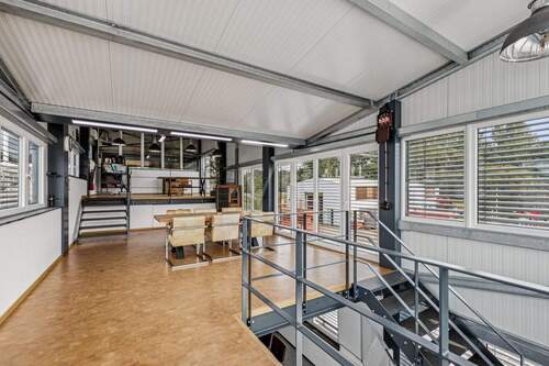 360-Grad Büro mit Besprechungsraum - 