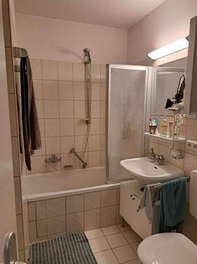 Bad - Etagenwohnung mit 68,00 m&sup2; in München zum Kaufen