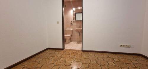 Flurblick Ri. Gäste WC - 