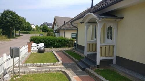 ÜBERDACHTER HAUSZUGANG - 