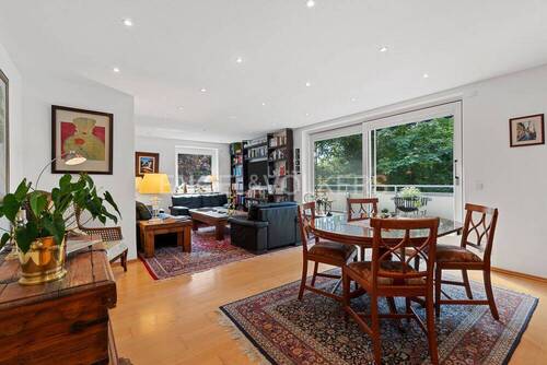 ca. 33m² großes, nach Südwesten ausgerichtetes Wohnzimmer - 3 Zimmer Etagenwohnung in Hamburg