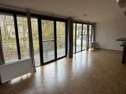 Wohnbereich mit Balkon - 3-4-Zimmer-Maisonette-Wohnung mit großem Süd-Balkon