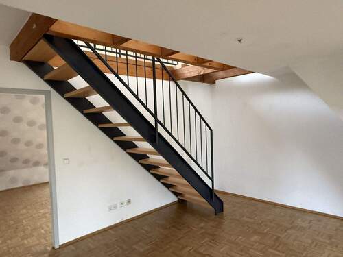 Treppe zur Galerie - 3 Zimmer Etagenwohnung in Detmold