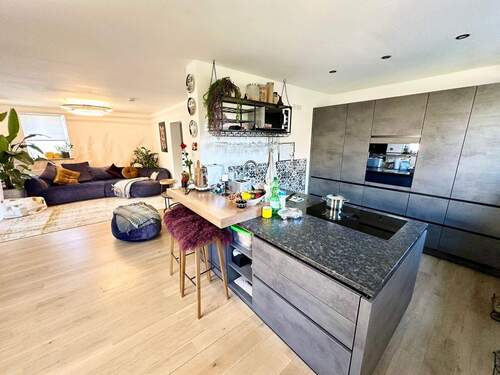 Blick von der Küche ins Wohnzimmer - 