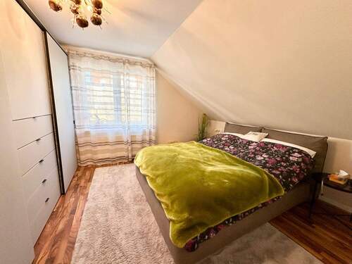 Zimmer im Dachgeschoss - 