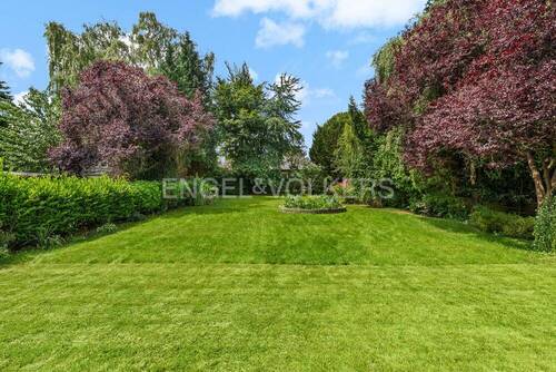 großzügiger Garten nach Nordwesten ausgerichtet - 