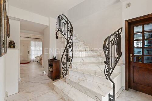 klassische Stilelemente prägen das gesamte Haus - 