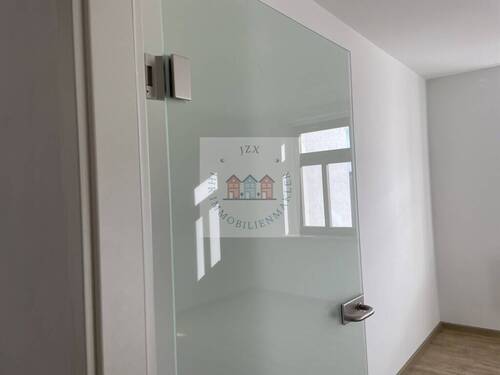 Glastüren - 2 Zimmer Etagenwohnung in Zwickau