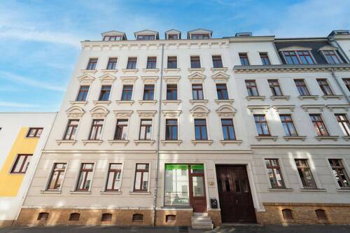Gebäudeansicht - ALTBAUFLAIR ÜBER DEN DÄCHERN LEIPZIGS Dachgeschosswohnung mit 2 Zimmern, Balkon und Galerie