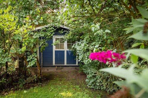 Gartenhaus - Privatsphäre pur: Grundstück mit eigener Zufahrt in Top-Lage