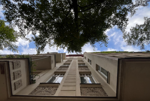 Hausansicht - 2 Zimmer Etagenwohnung zum Kaufen in Berlin