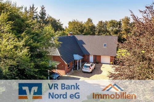 . - Kernsaniertes Landhaus auf großem Grundstück mit Grünland, sowie Angel- und Badeteichanteil