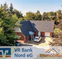 Kernsaniertes Landhaus auf großem Grundstück mit Grünland, sowie Angel- und Badeteichanteil - Ladelund