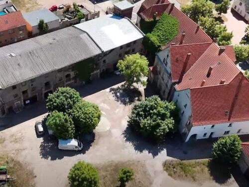 Scheunenanlage u. Gutshaus - 