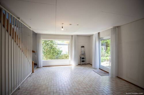 Wohnzimmer - 5 Zimmer Einfamilienhaus zum Kaufen in Pinneberg